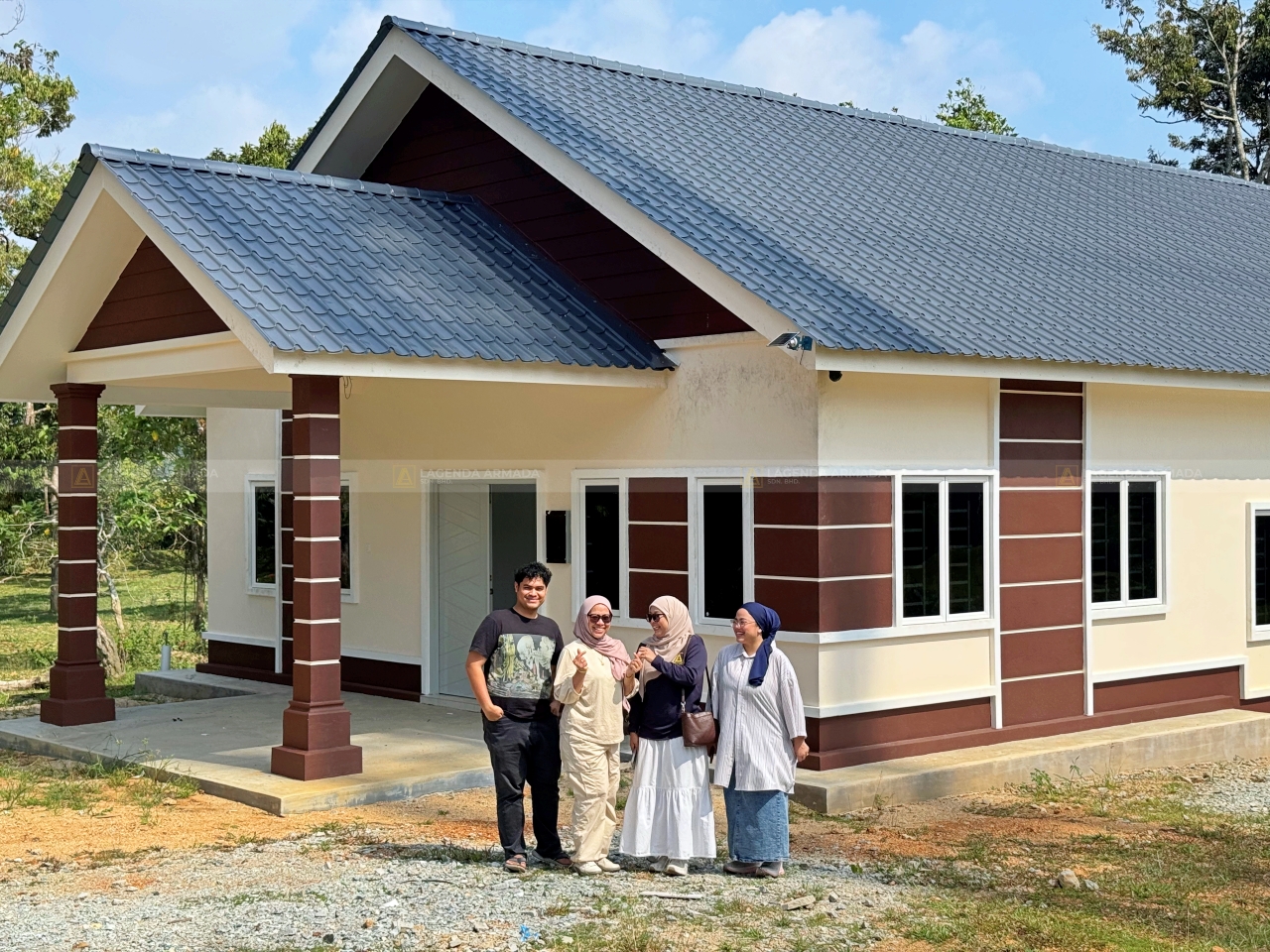 Lagenda Akasia (Puan Nor Azizah Ahmad)