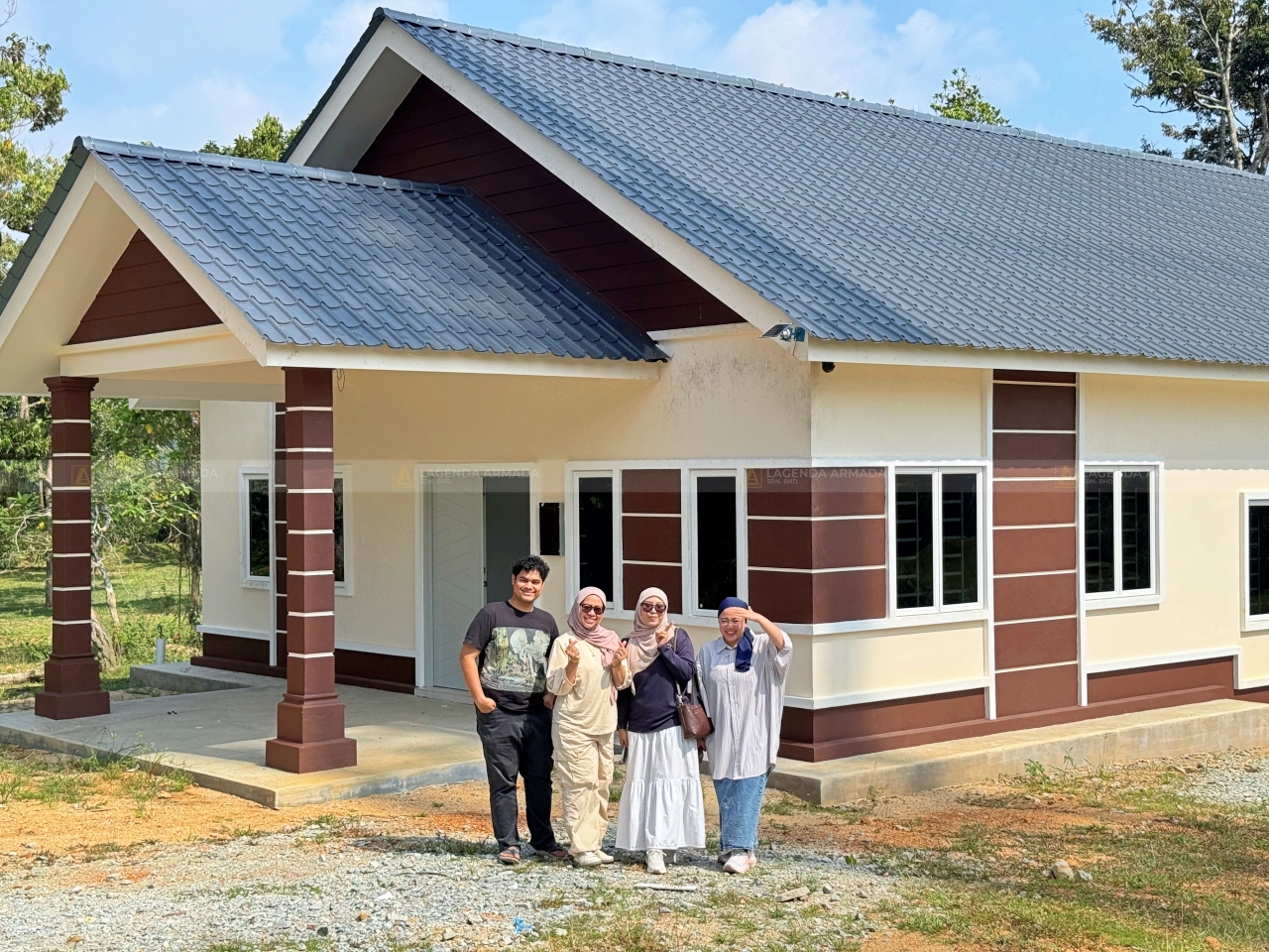 Lagenda Akasia (Puan Nor Azizah Ahmad)