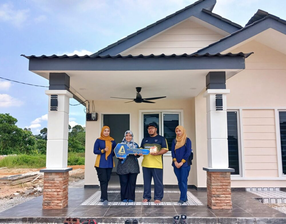 Serahan kunci rumah siap dibina - Lagenda Armada Sdn. Bhd.
