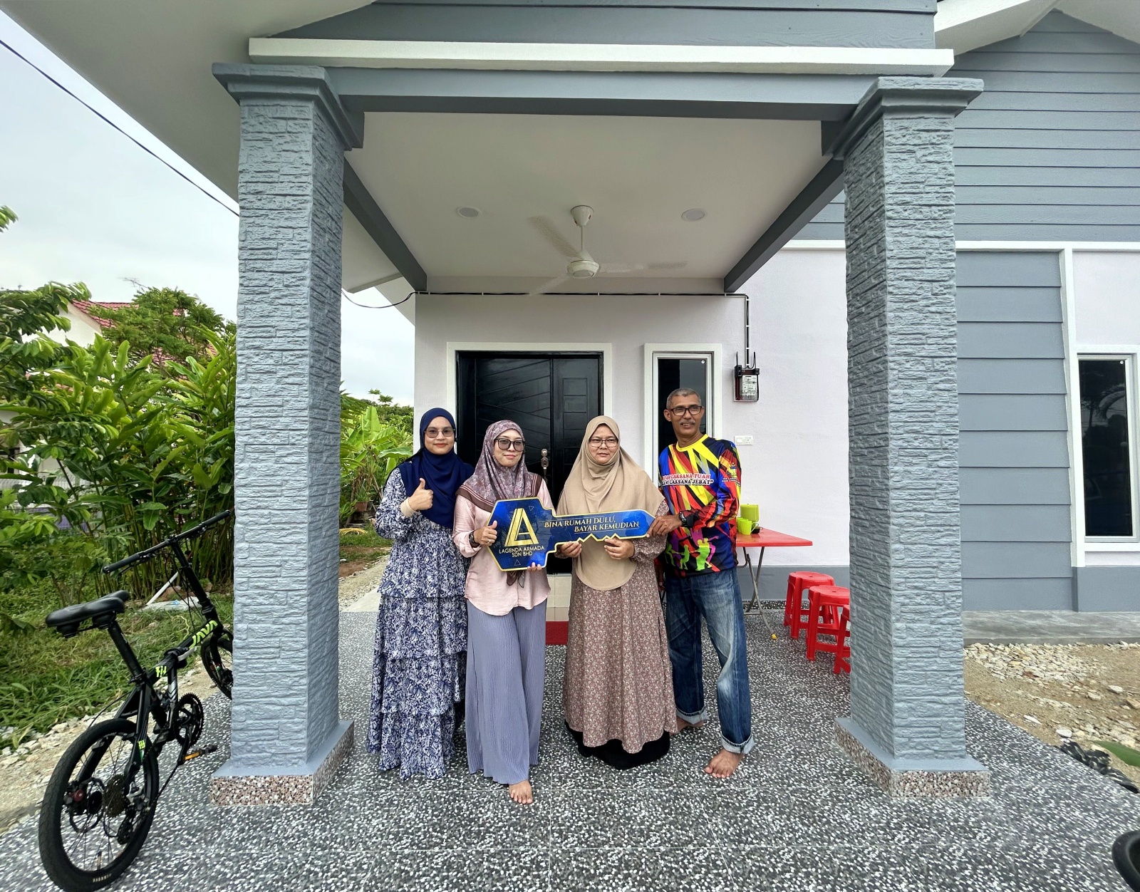 Serahan kunci rumah siap dibina - Lagenda Armada Sdn. Bhd.