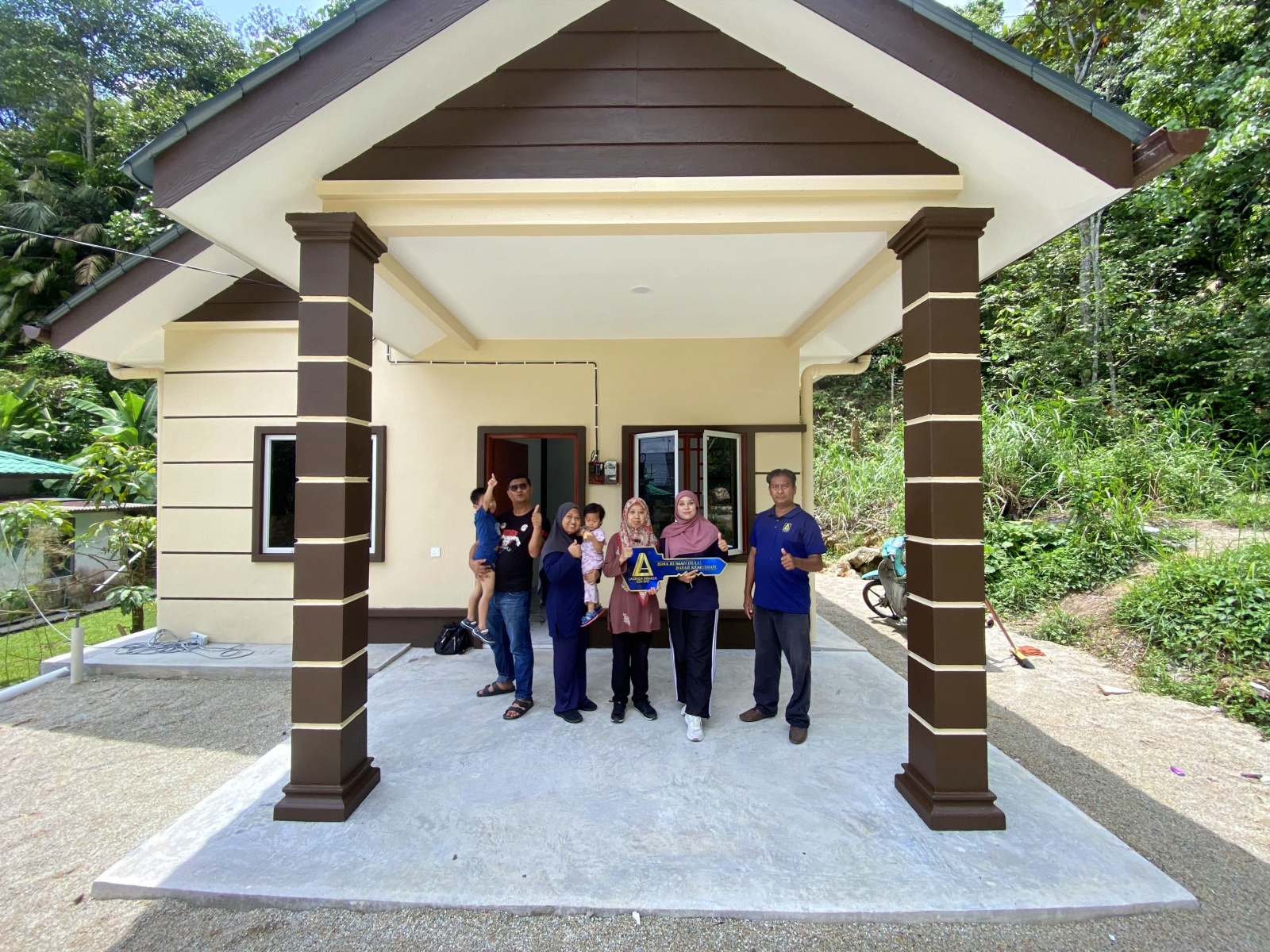 Serahan kunci rumah siap dibina - Lagenda Armada Sdn. Bhd.